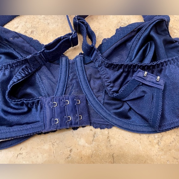 Vintage blue satin Triumph bra 42C - Picture 8 of 9